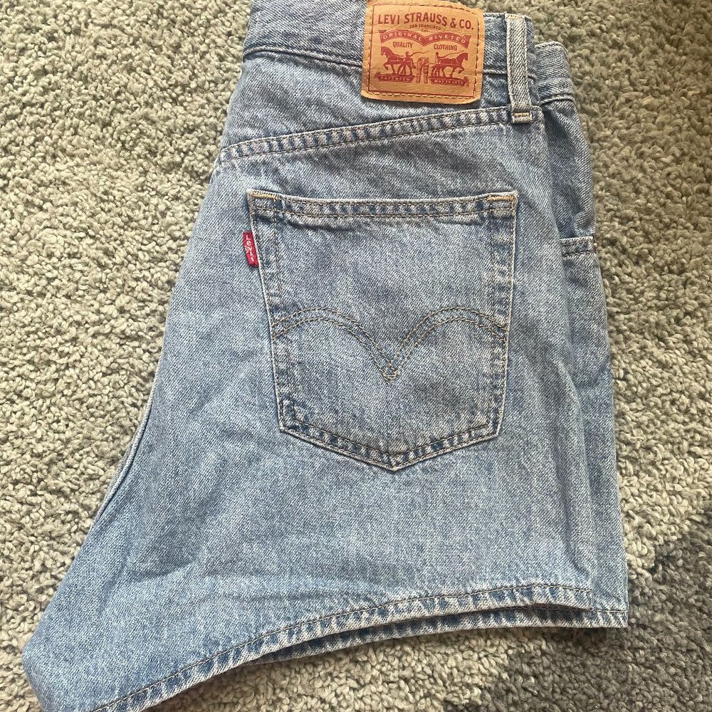 HIGH WAISTED MOM SHORTS